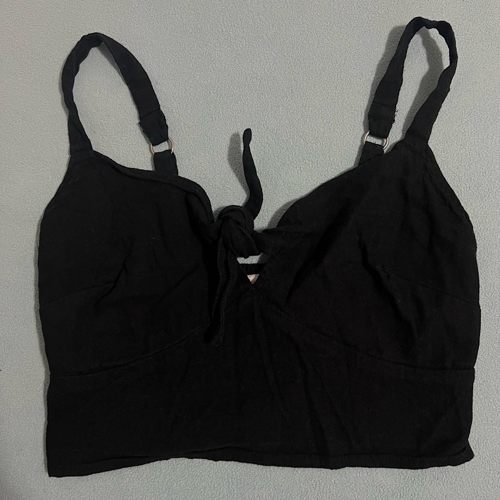 HOLLISTER BLACK CROP TOP